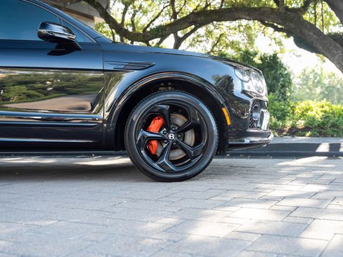 Certified 2023 Bentley Bentayga AWD/4WD image 6
