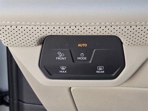 Certified 2025 Volkswagen Atlas SEL image 30