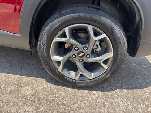 Used 2025 Chevrolet Trax LT FWD image 29