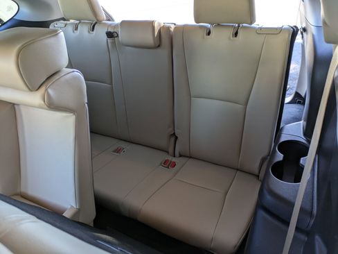 Used 2022 Toyota Highlander XLE image 19