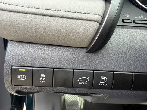 Used 2019 Toyota Camry SE FWD image 20