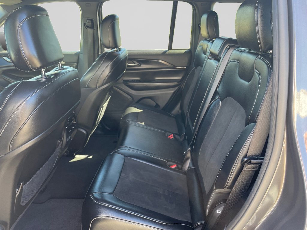 Used 2024 Jeep Grand Cherokee Altitude AWD/4WD image 19