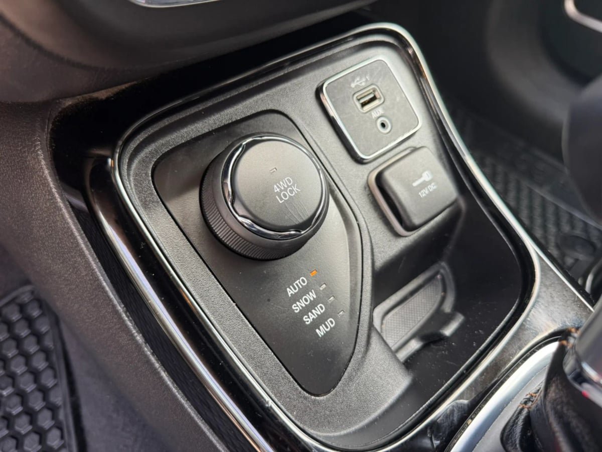 Used 2021 Jeep Compass Limited AWD/4WD image 35