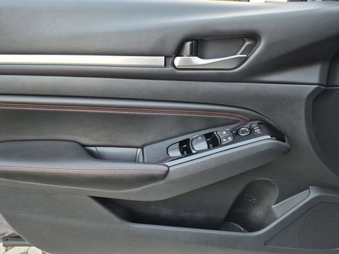 Used 2023 Nissan Altima 2.5 SR FWD image 11
