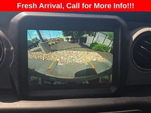 Used 2022 Jeep Wrangler Unlimited Sahara AWD/4WD image 9