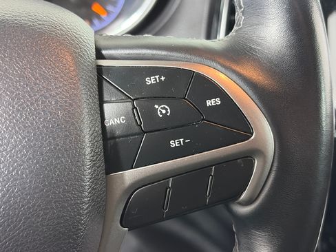 Used 2019 Jeep Grand Cherokee Overland AWD/4WD image 37