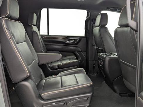 Used 2023 Chevrolet Suburban Premier image 19