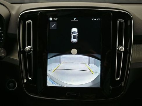 New 2026 Volvo XC40 B4 Core w/ Climate Package FWD image 20