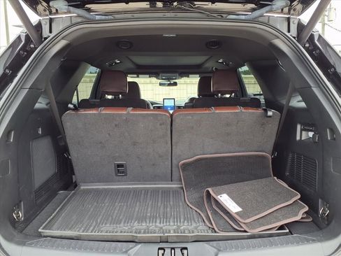 Used 2022 Ford Explorer Platinum w/ Equipment Group 601A image 11