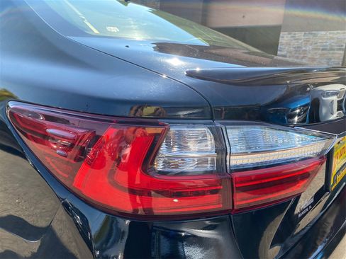 Used 2016 Lexus ES 350 w/ Luxury Package w/Wood Trim image 19