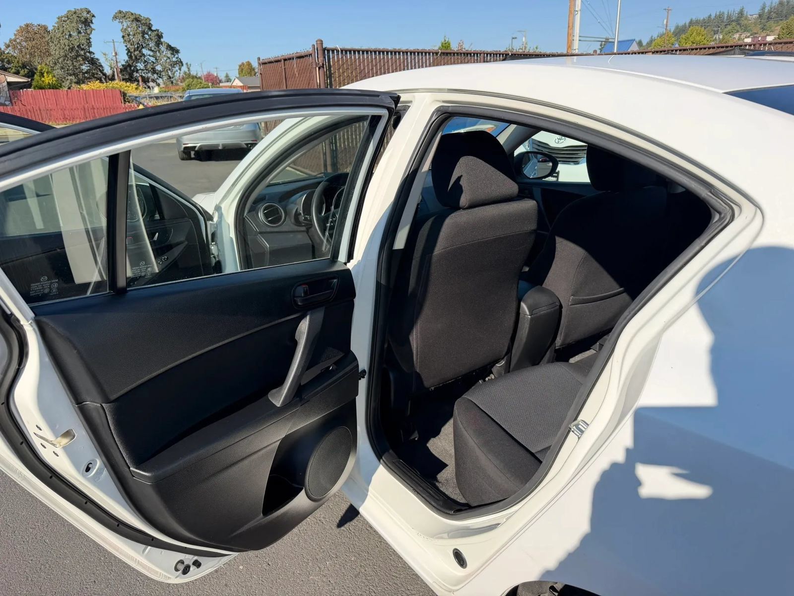 Used 2010 MAZDA MAZDA3 i Sport FWD image 10