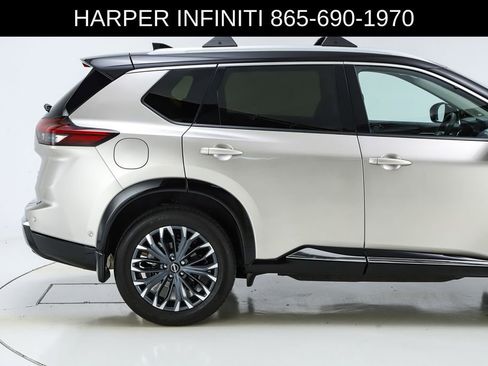 Used 2025 Nissan Rogue Platinum image 12