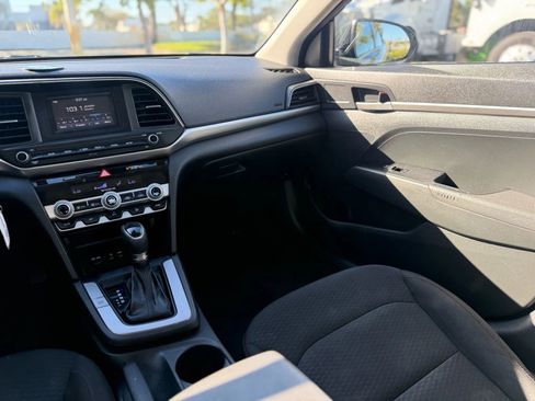 Used 2020 Hyundai Elantra SE w/ Cargo Package (C1) image 17