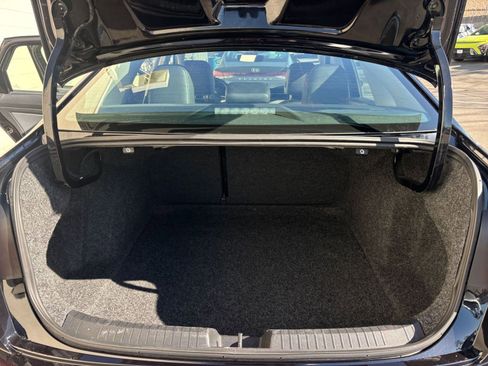 Used 2025 Volkswagen Jetta SE image 31