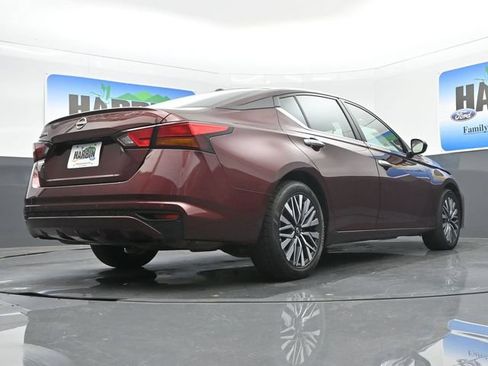 Used 2025 Nissan Altima 2.5 SV FWD image 21