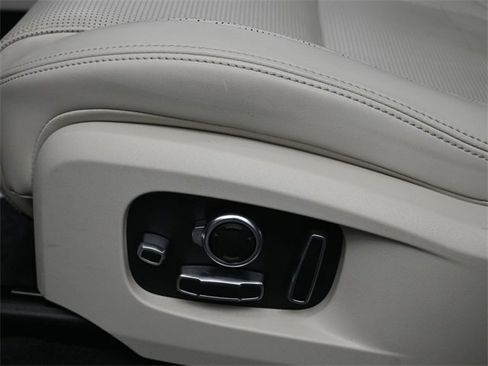 Used 2023 Jaguar F-PACE R-Dynamic S image 21