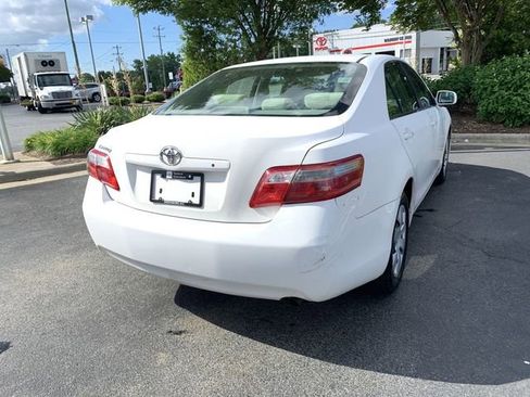Used 2009 Toyota Camry LE FWD image 8