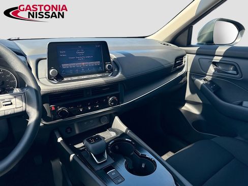 Used 2025 Nissan Rogue S FWD image 30