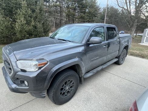 Used 2019 Toyota Tacoma SR5 image 2