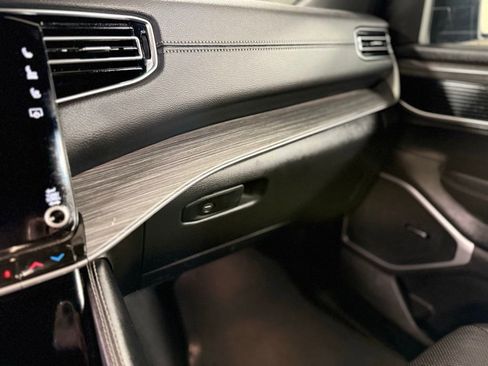 Used 2024 Jeep Wagoneer L Series II image 16