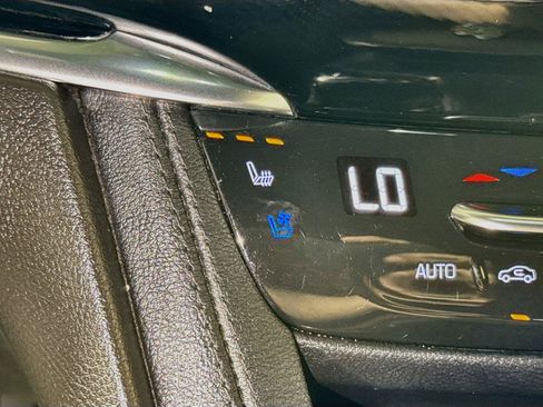 Used 2022 Cadillac XT6 Premium Luxury w/ Platinum Package FWD image 19