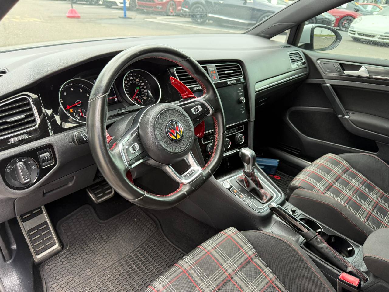 Used 2018 Volkswagen GTI SE FWD image 28
