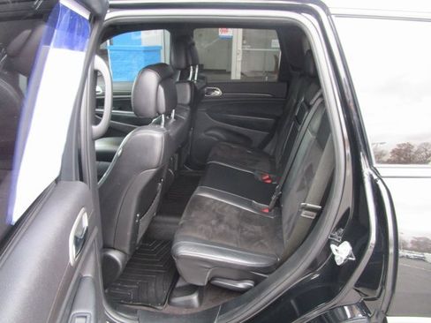 Used 2017 Jeep Grand Cherokee Altitude image 19