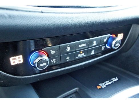 Used 2022 Buick Enclave Premium image 28