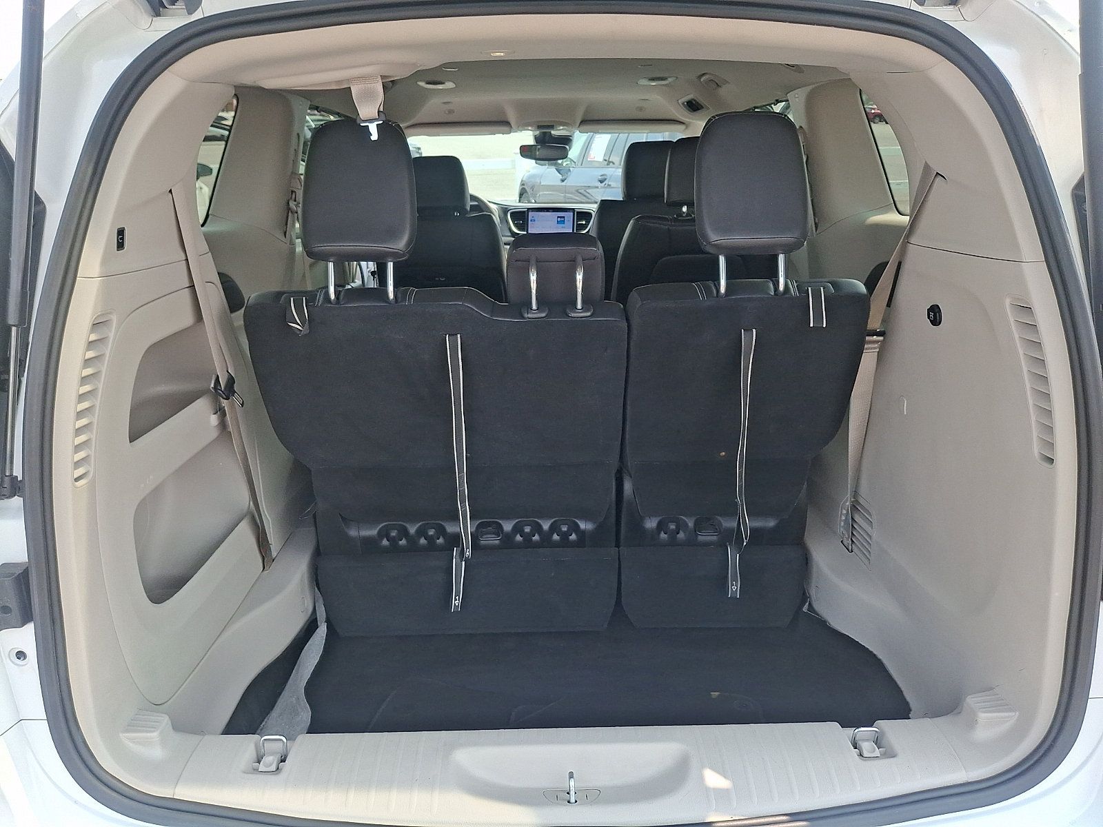 Used 2024 Chrysler Pacifica Touring-L FWD image 29