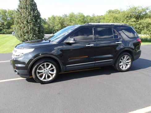 Used 2015 Ford Explorer XLT w/ Equipment Group 202A FWD image 9