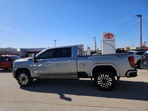 Used 2025 GMC Sierra 2500 Denali Ultimate image 2