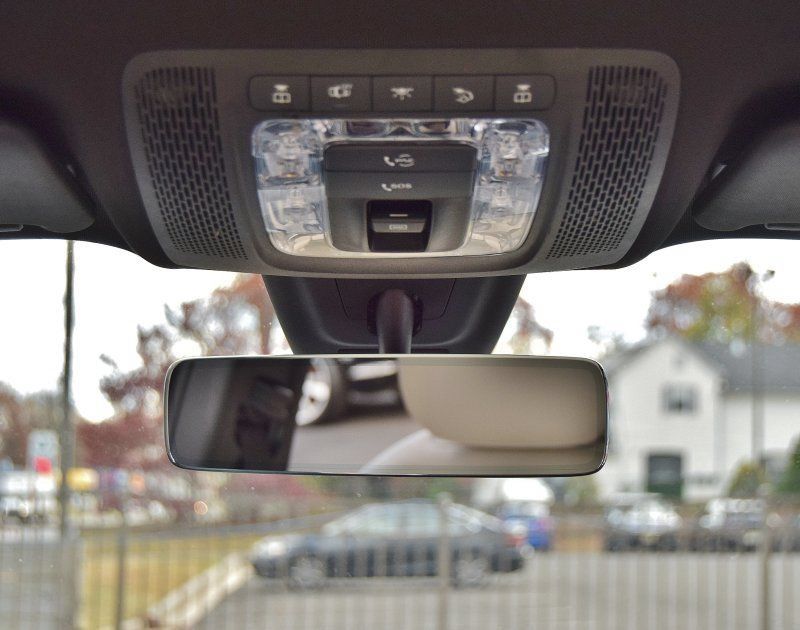 Used 2021 Mercedes-Benz GLB 250 4MATIC w/ Premium Package image 33
