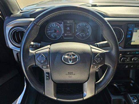 Used 2017 Toyota Tacoma TRD Off-Road AWD/4WD image 22