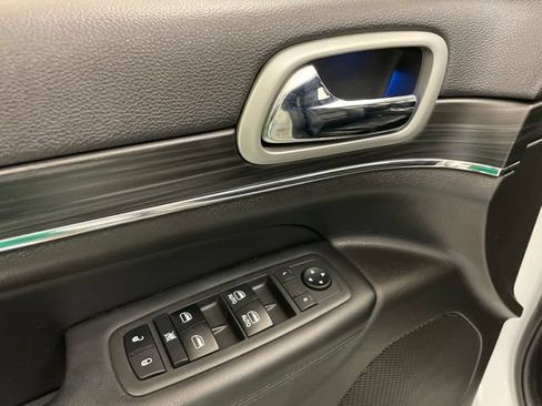 Used 2019 Jeep Grand Cherokee Limited AWD/4WD image 14