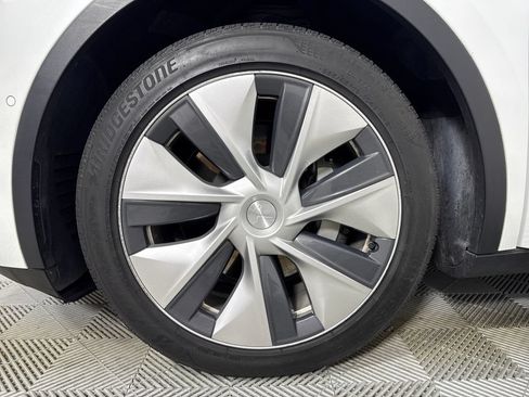 Used 2022 Tesla Model Y Long Range AWD/4WD image 18