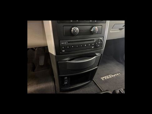 Used 2010 Dodge Grand Caravan SXT w/ Entertainment Group 2 FWD image 23