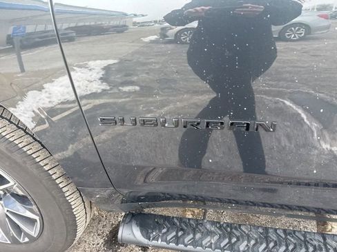 Used 2022 Chevrolet Suburban Z71 image 19