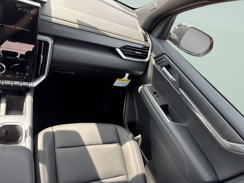 New 2026 GMC Acadia Elevation w/ Elevation Premium Package AWD/4WD image 21