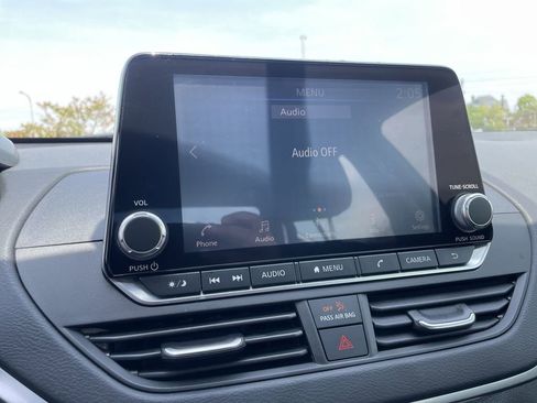 Used 2020 Nissan Altima 2.5 S FWD image 11