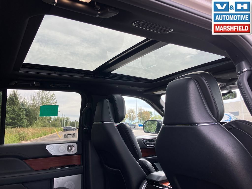Used 2024 Lincoln Navigator L Reserve w/ Equipment Group 201A AWD/4WD image 2