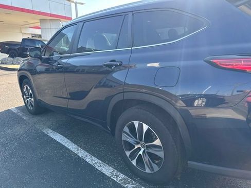 Used 2023 Toyota Highlander XLE FWD image 12