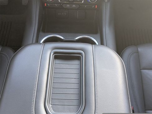 Used 2022 Chevrolet Suburban Z71 image 19