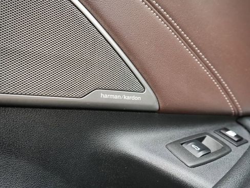 Used 2021 BMW 530e xDrive w/ Executive Package image 28