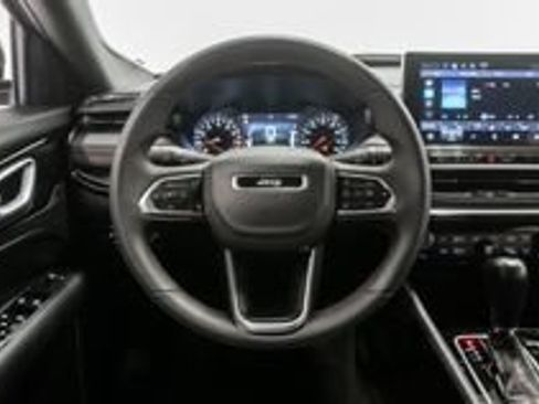 Used 2025 Jeep Compass Trailhawk AWD/4WD image 16