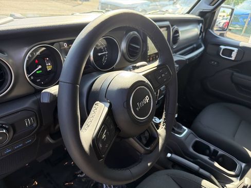 Used 2023 Jeep Wrangler Unlimited w/ Cold Weather Group AWD/4WD image 22