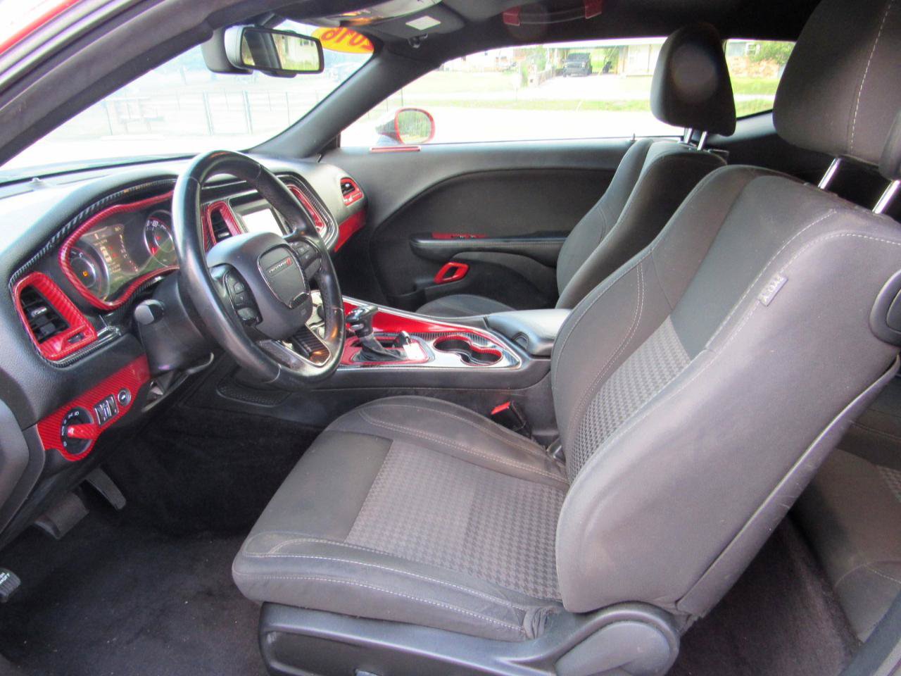 Used 2016 Dodge Challenger SXT RWD image 4