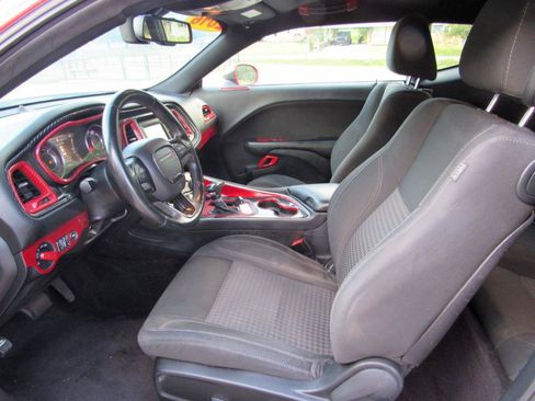 Used 2016 Dodge Challenger SXT RWD image 4