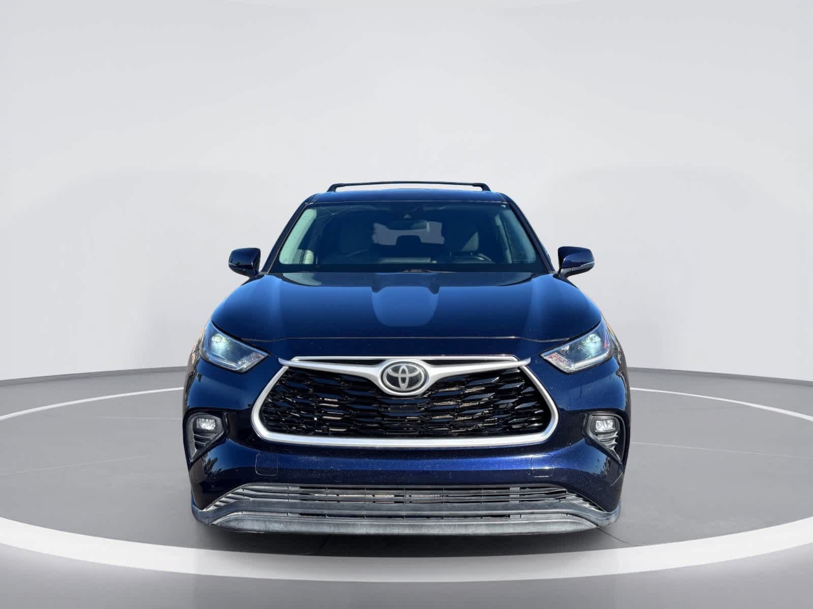 Used 2021 Toyota Highlander LE FWD image 6