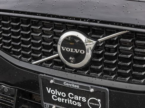 Used 2024 Volvo S60 B5 Plus image 3