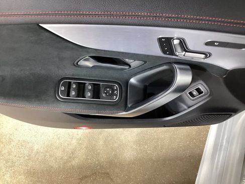 Used 2022 Mercedes-Benz CLA 250 image 11